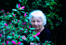 Diana Bellessi: “Considero a la poesía fuera de la literatura. Creo que pertenece a otro reino”