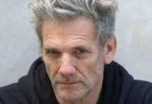 Alan Pauls lee un fragmento de su novela “Historia del dinero”: «es como si el dinero no dejara… en él… huella alguna…»