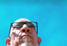 José Luis Ochoa: “Las flores representan una ofrenda sutil para los sentidos del poeta”