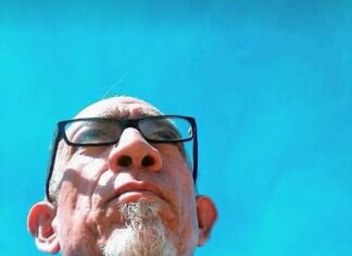 José Luis Ochoa: “Las flores representan una ofrenda sutil para los sentidos del poeta”