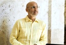 Gustavo Rodríguez: «El hombre público que mencionas es un personaje que he creado lenta y minuciosamente.»
