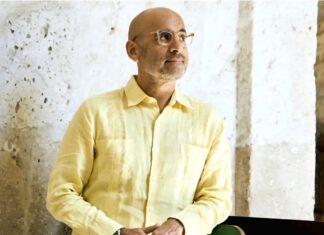 Gustavo Rodríguez: «El hombre público que mencionas es un personaje que he creado lenta y minuciosamente.»